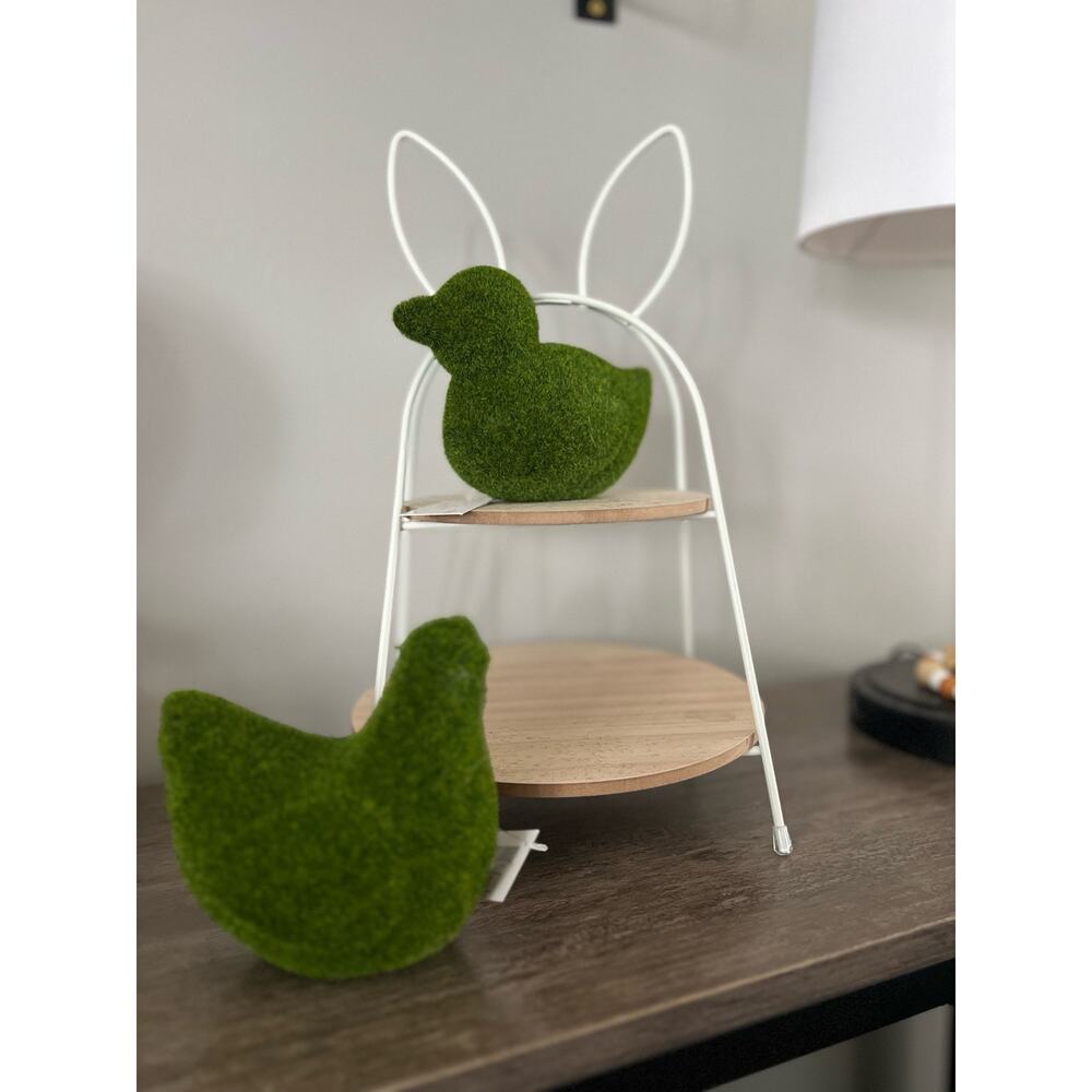 Easter 2 tier tray with a greenery duck and greenery chicken - Picture 1 of 3